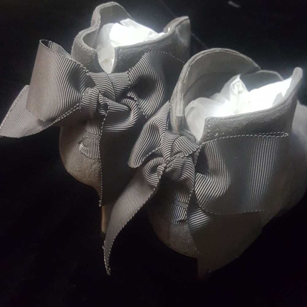 VERA WANG PEEP TOE SHOES